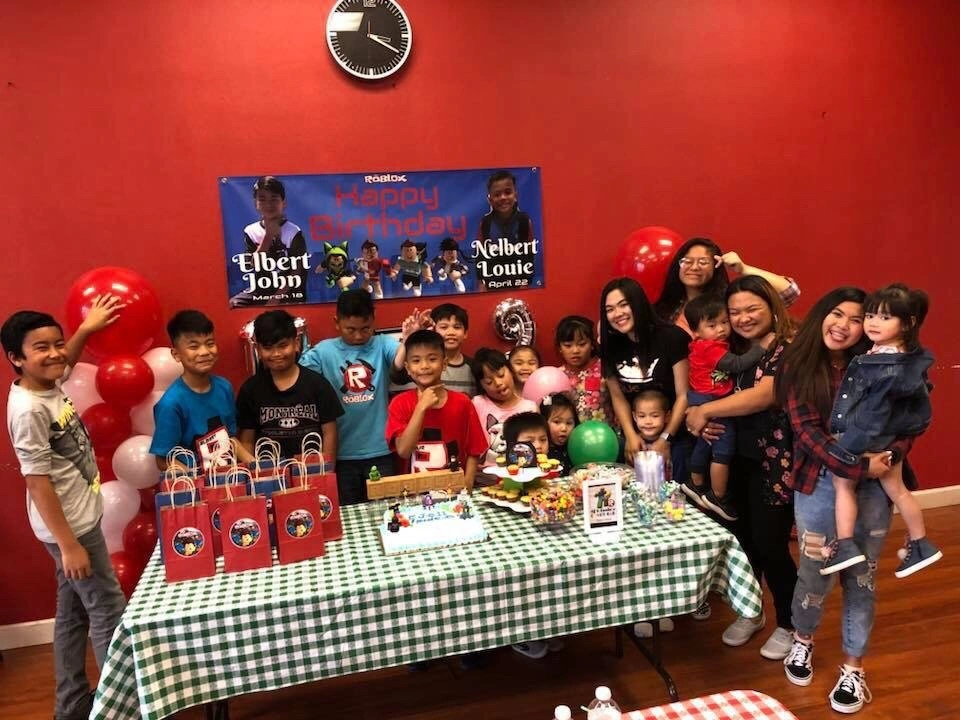 Kids posing for a group photo at a Roblox-themed birthday party